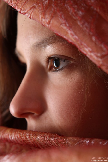 Соблазнительная Лидия: Фотосессия в спальне