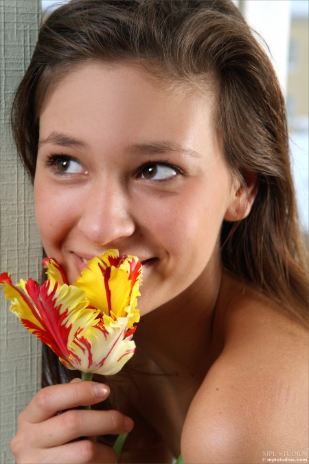 Летнее наслаждение: смелая сессия Лидии