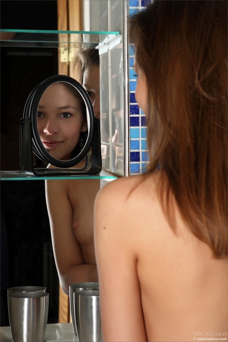 Лидия А: Сексуальная Модель в Интерьере