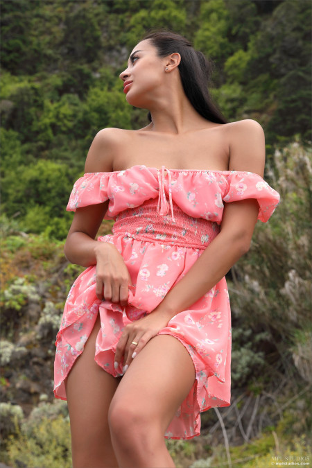 Летняя элегантность: модель Ария А