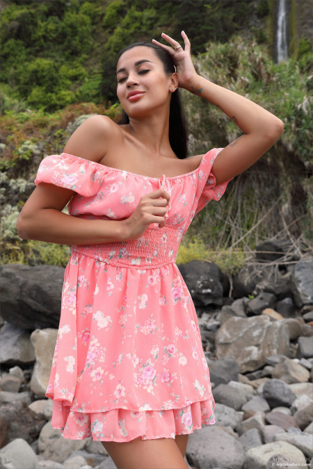 Летняя элегантность: модель Ария А