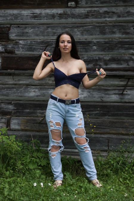 Летняя фотосессия с улыбающейся Николь В