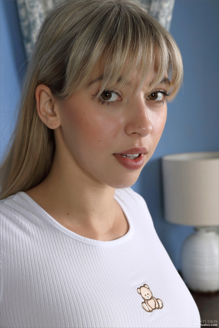 Чарующая Авэри: Нежность и Стиль