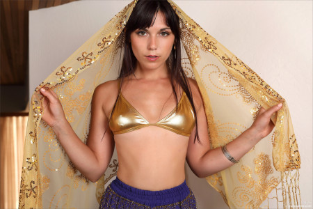 Изысканная Элена: фотосессия в студии