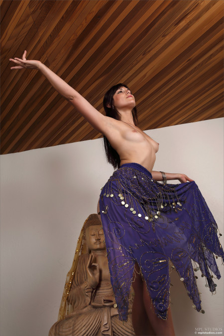 Изысканная Элена: фотосессия в студии