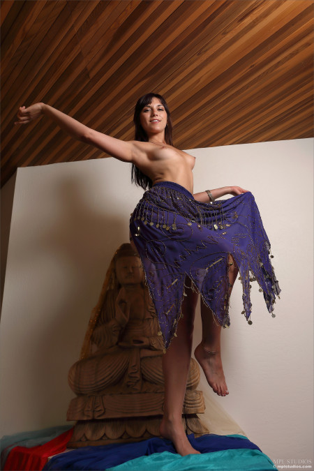 Изысканная Элена: фотосессия в студии