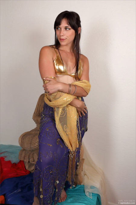 Изысканная Элена: фотосессия в студии