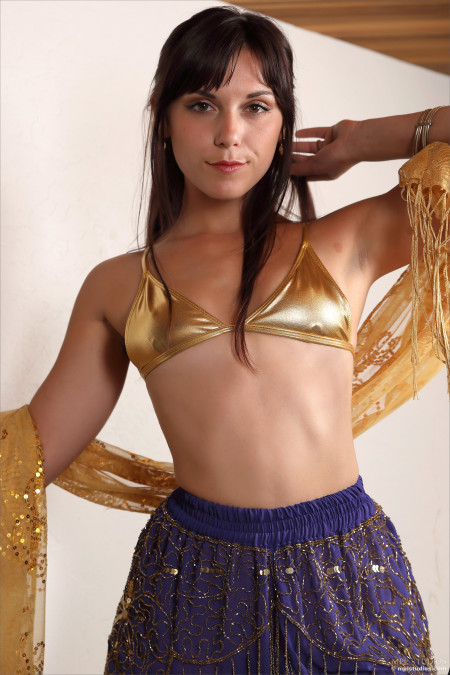 Изысканная Элена: фотосессия в студии