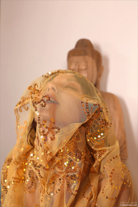 Изысканная Элена: фотосессия в студии