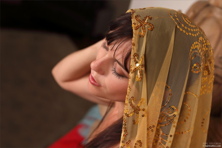 Изысканная Элена: фотосессия в студии