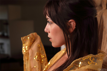 Изысканная Элена: фотосессия в студии