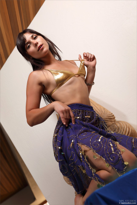 Изысканная Элена: фотосессия в студии