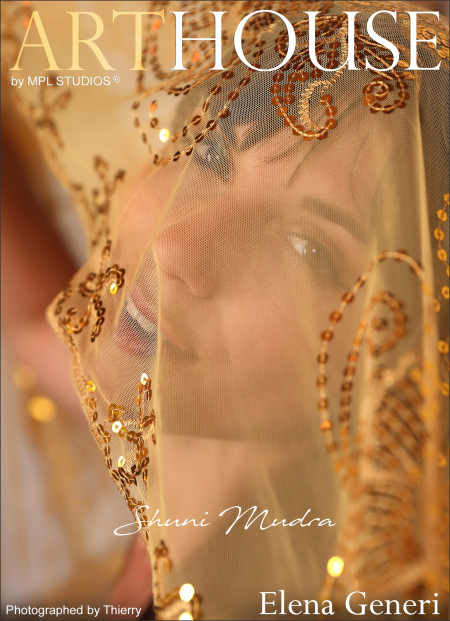 Изысканная Элена: фотосессия в студии