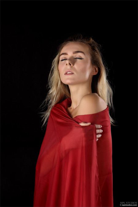 Соблазнительная фотосессия с Кариссой Даймонд