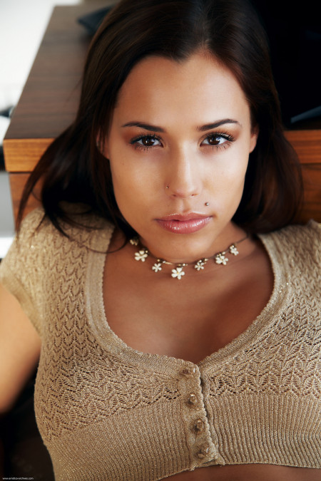 Сатин Блум: чувственная эротическая фотосессия