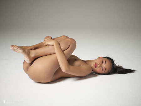 Эротическая нежность: Хироми A в студии