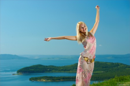 Талия: Сексуальность и свежесть лета